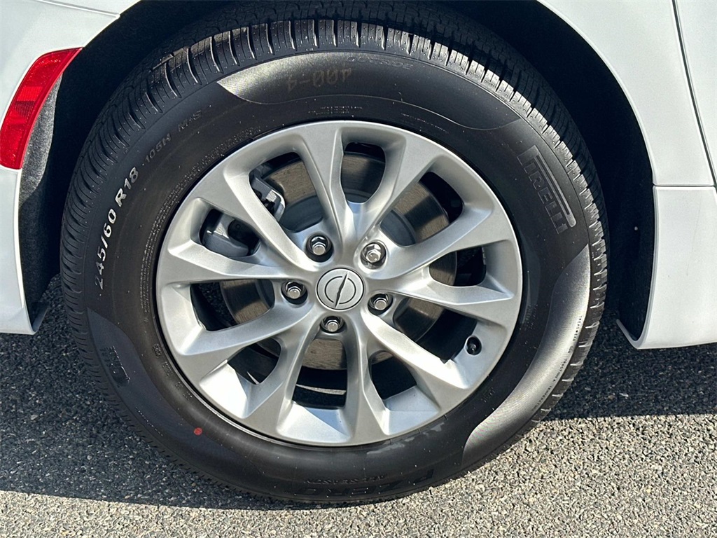 2025 Chrysler Pacifica photo 11