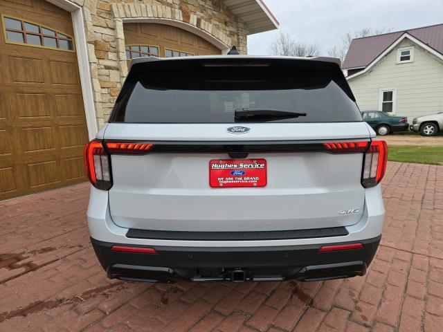 2026 Ford Explorer ST-Line photo 3