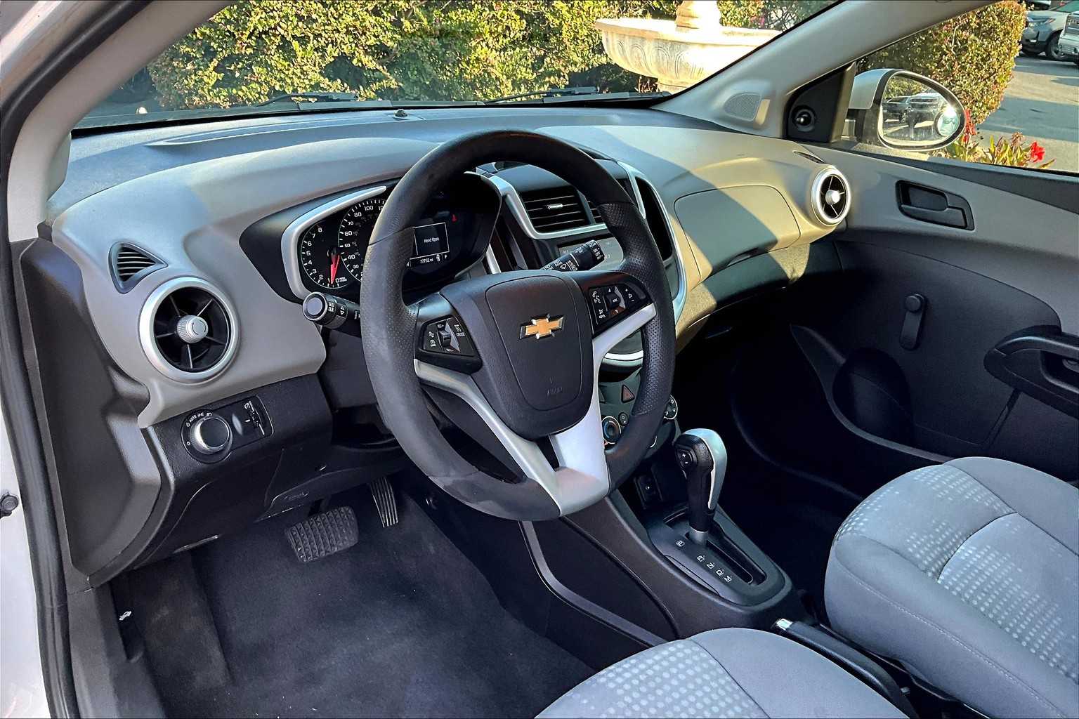 2020 Chevrolet Sonic LT photo 15