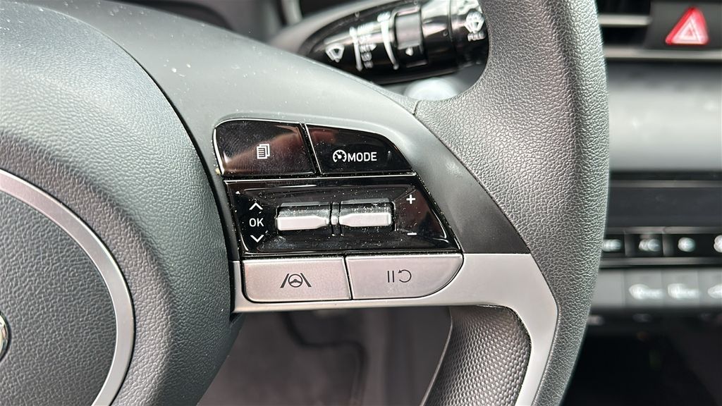 2023 Hyundai Elantra SEL photo 13