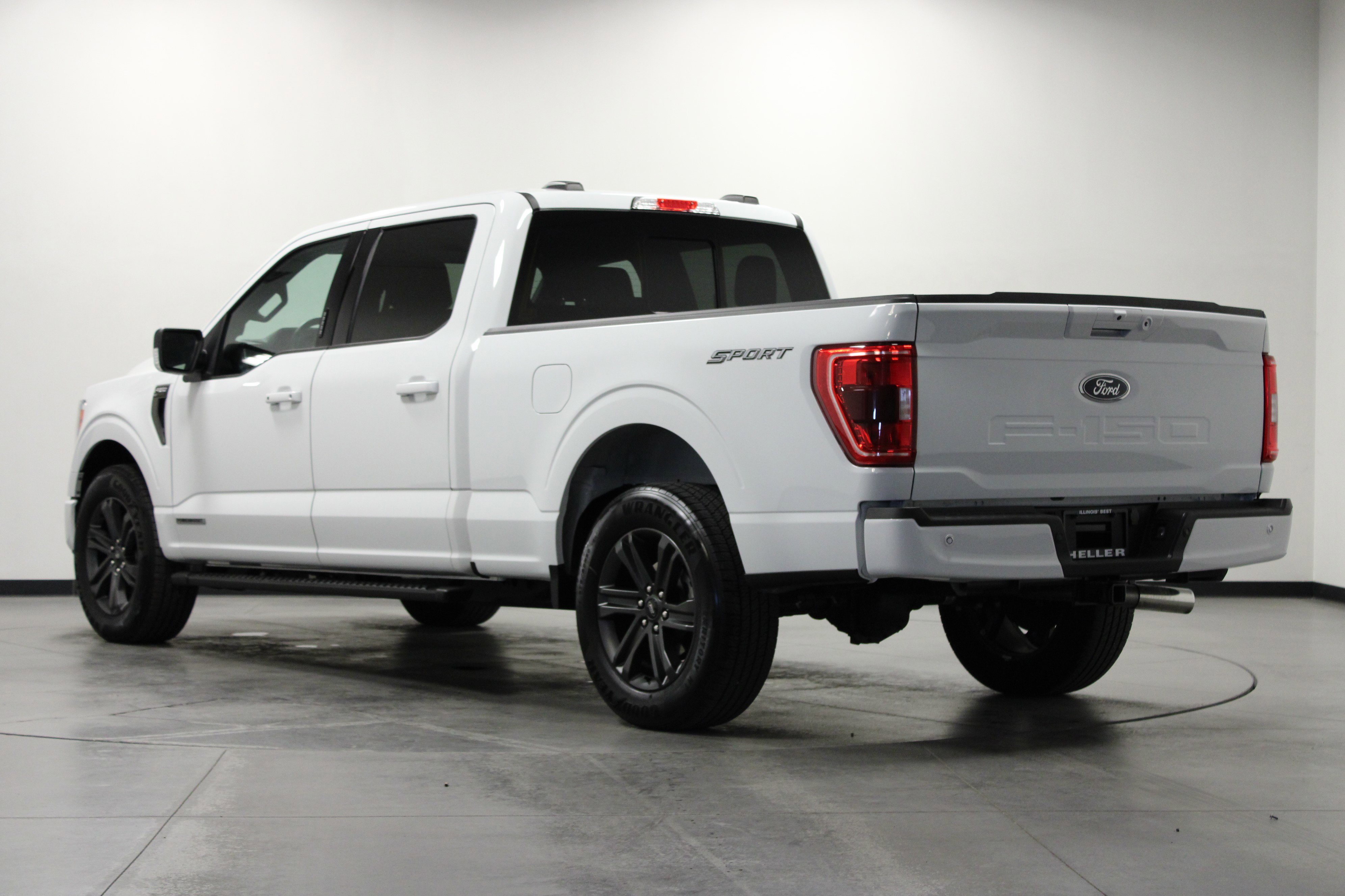 2023 Ford F-150 XLT photo 4