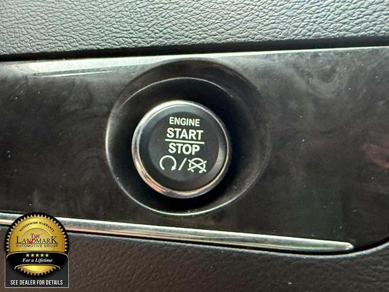 2016 Chrysler Town & Country Touring photo 15
