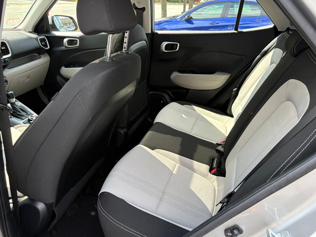 2023 Hyundai Venue SEL Limited photo 17