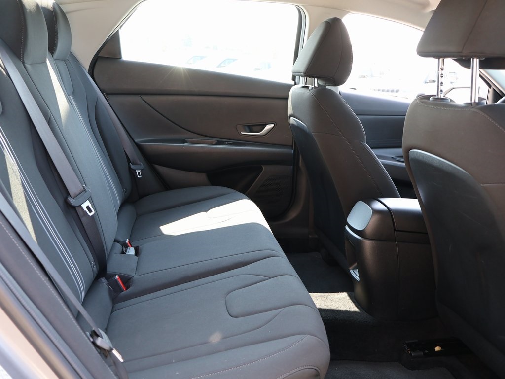2024 Hyundai Elantra SEL photo 12