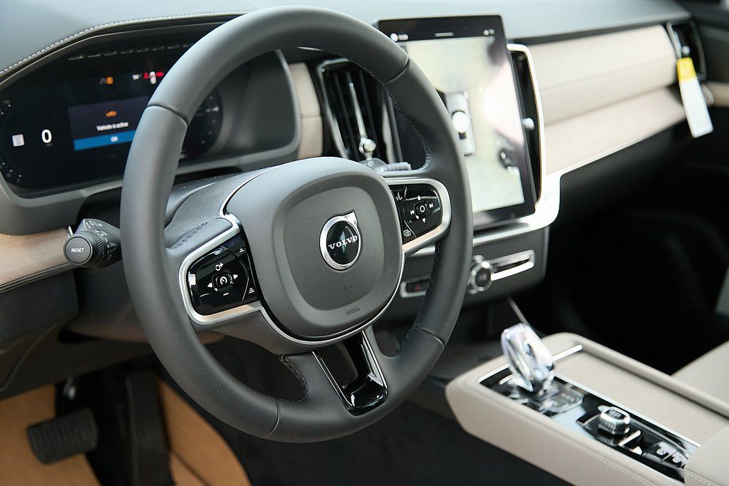 2026 VOLVO XC90 - Image 12