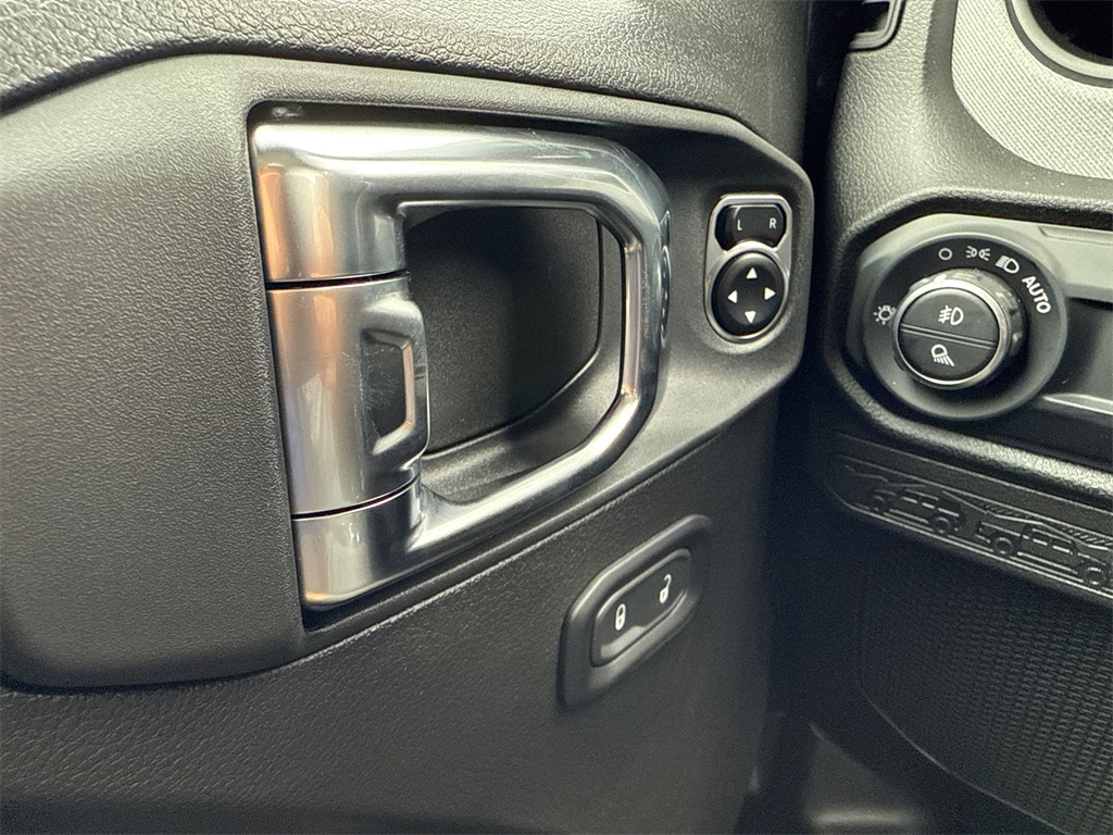 2025 Jeep Gladiator Sport S photo 26