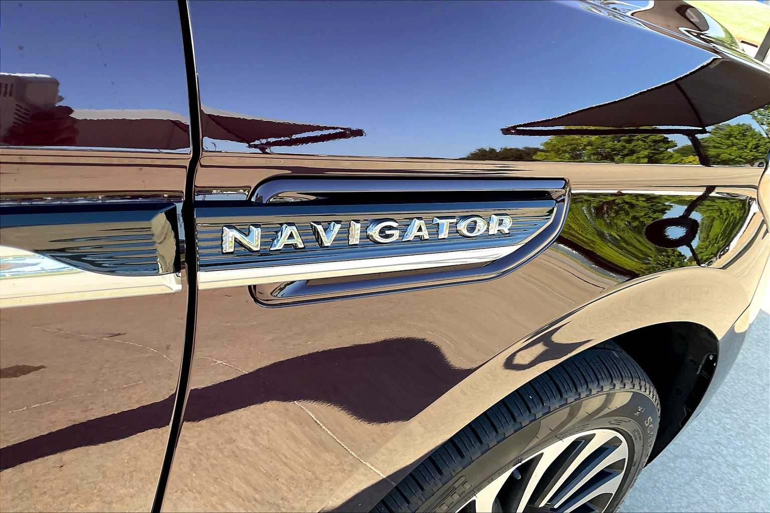 2024 Lincoln Navigator Black Label photo 28