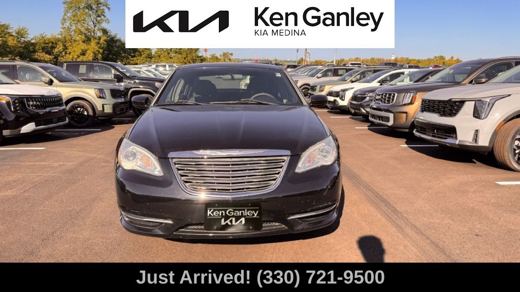 2012 Chrysler 200 Touring photo 3
