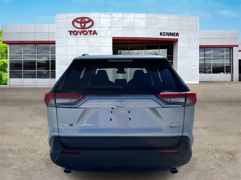 2025 Toyota RAV4 Hybrid XLE photo 3