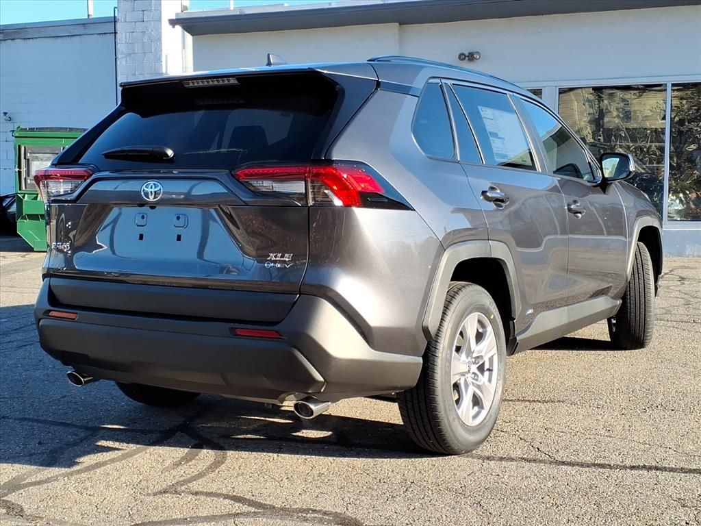 2025 Toyota RAV4 Hybrid XLE photo 3