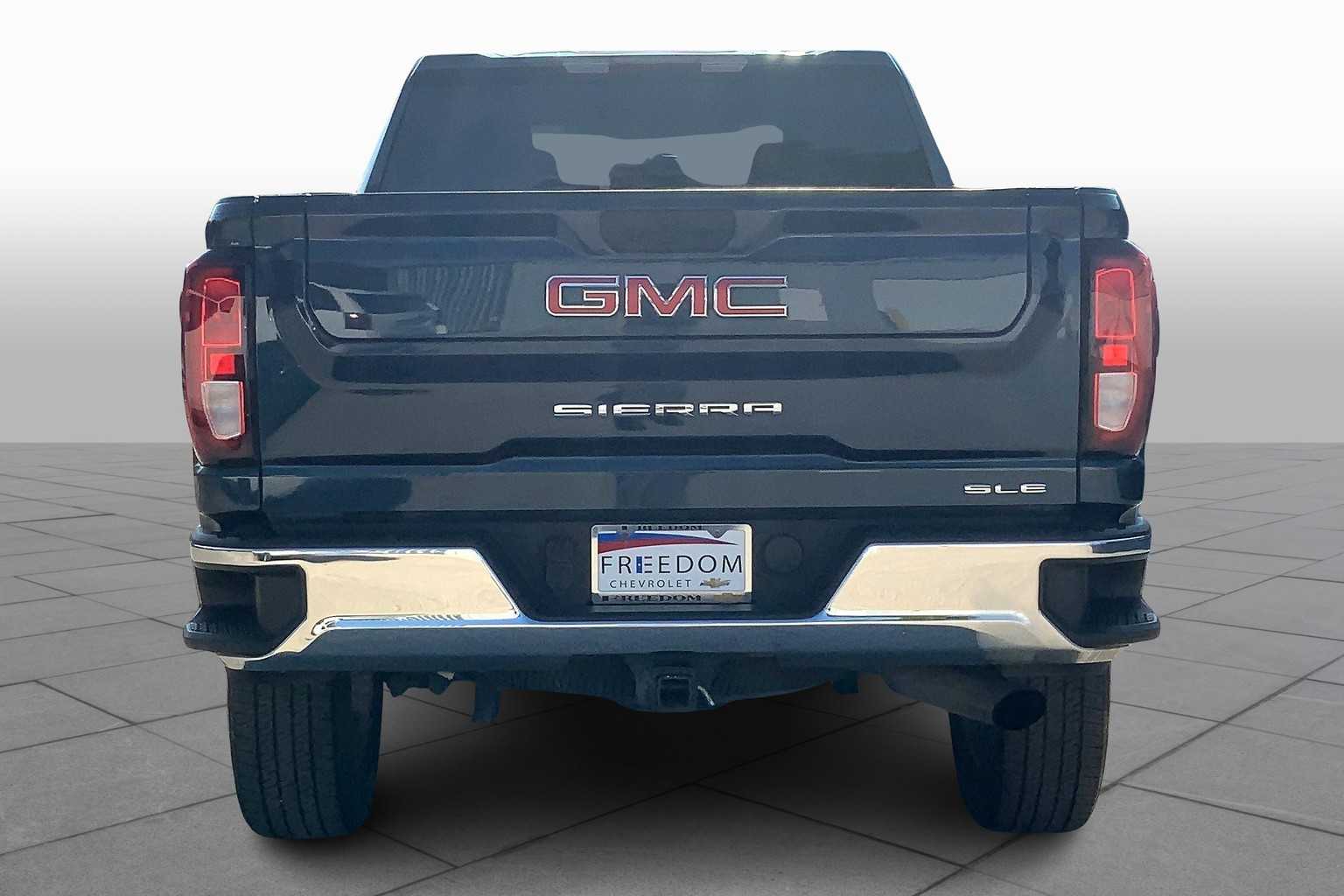 2022 Gmc Sierra 2500 HD SLE photo 4