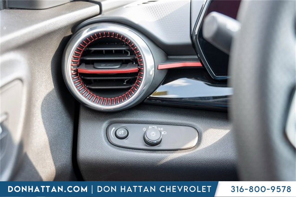 2025 Chevrolet Trax photo 9
