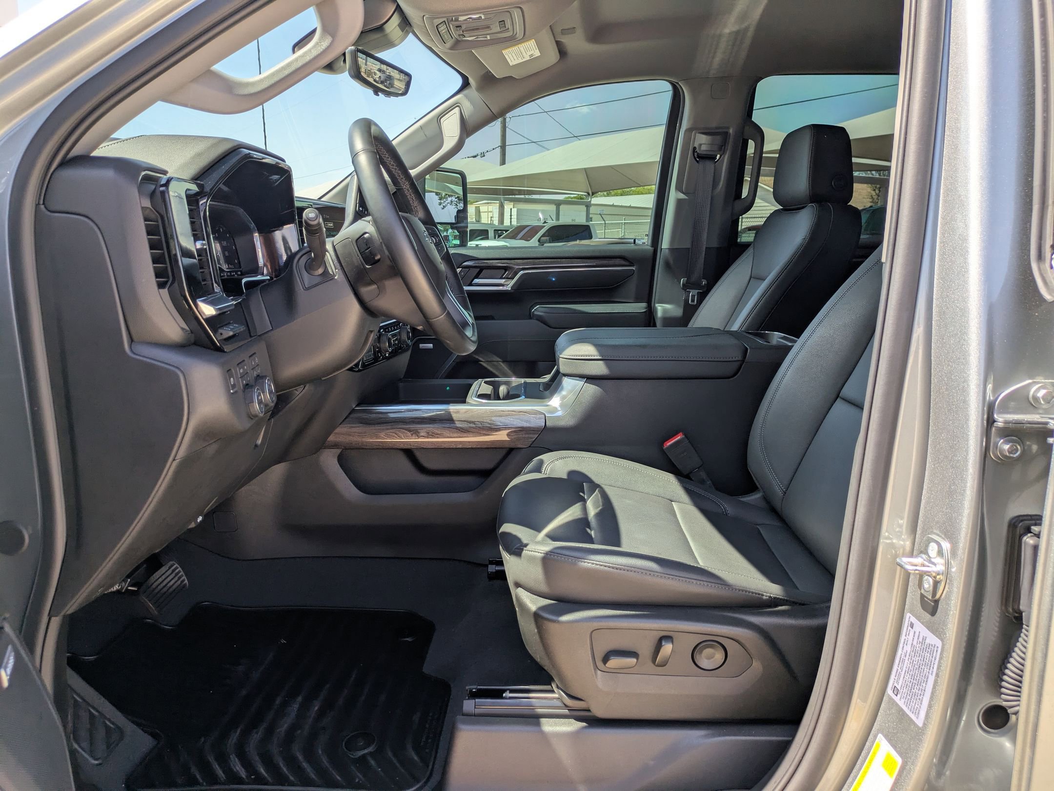 2025 Chevrolet Silverado 2500HD LTZ photo 9