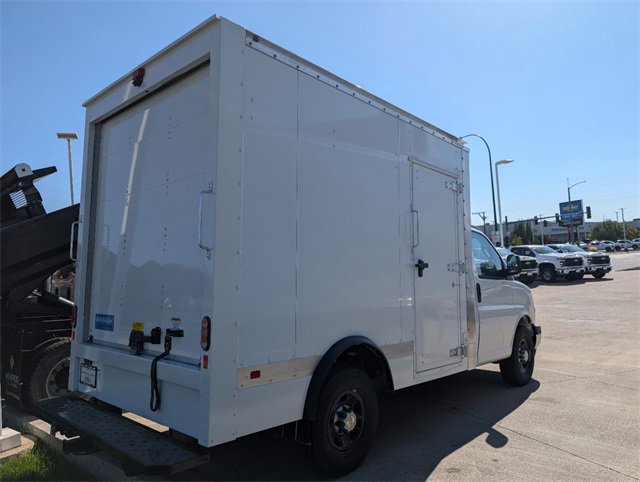 2024 Chevrolet Express Cutaway 3500 photo 4