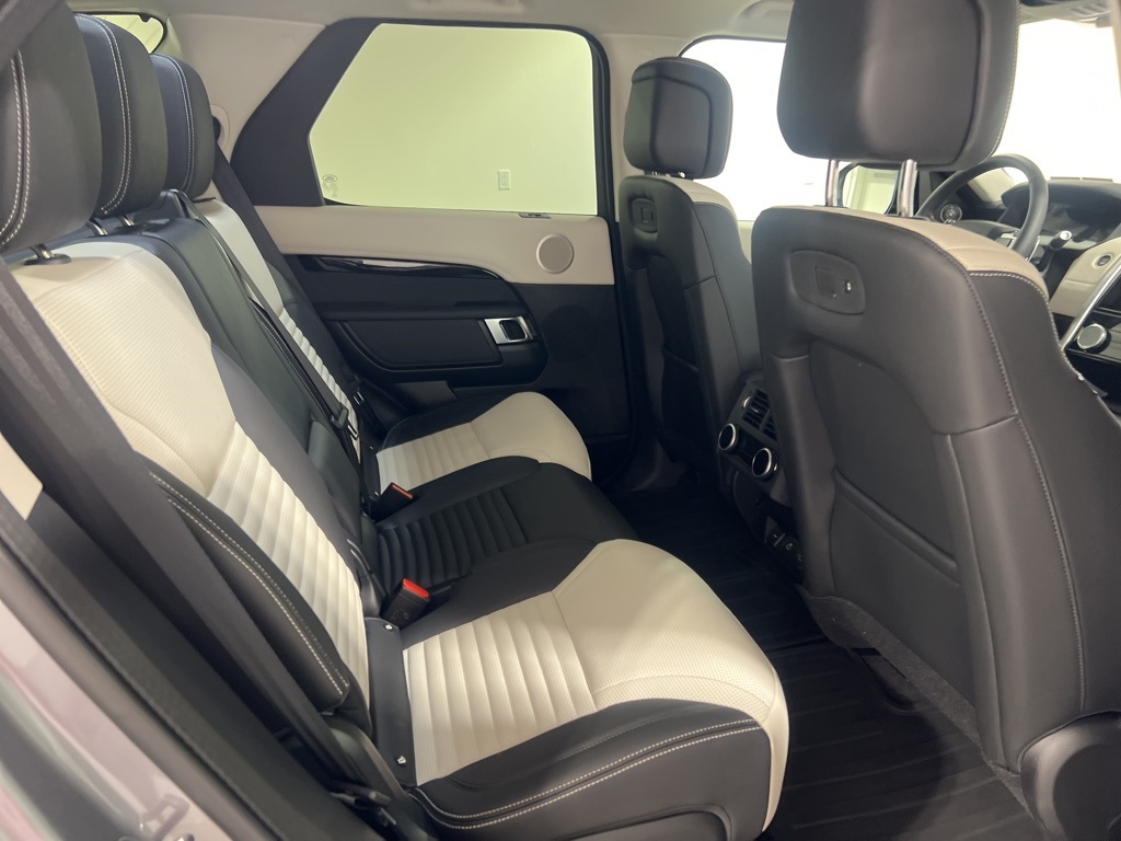 2025 Land Rover Discovery S photo 27