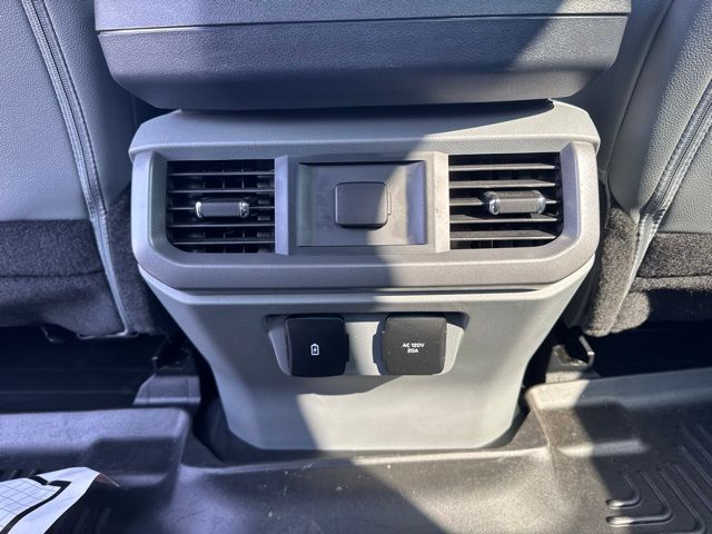 2023 Ford F-150 Lightning photo 13