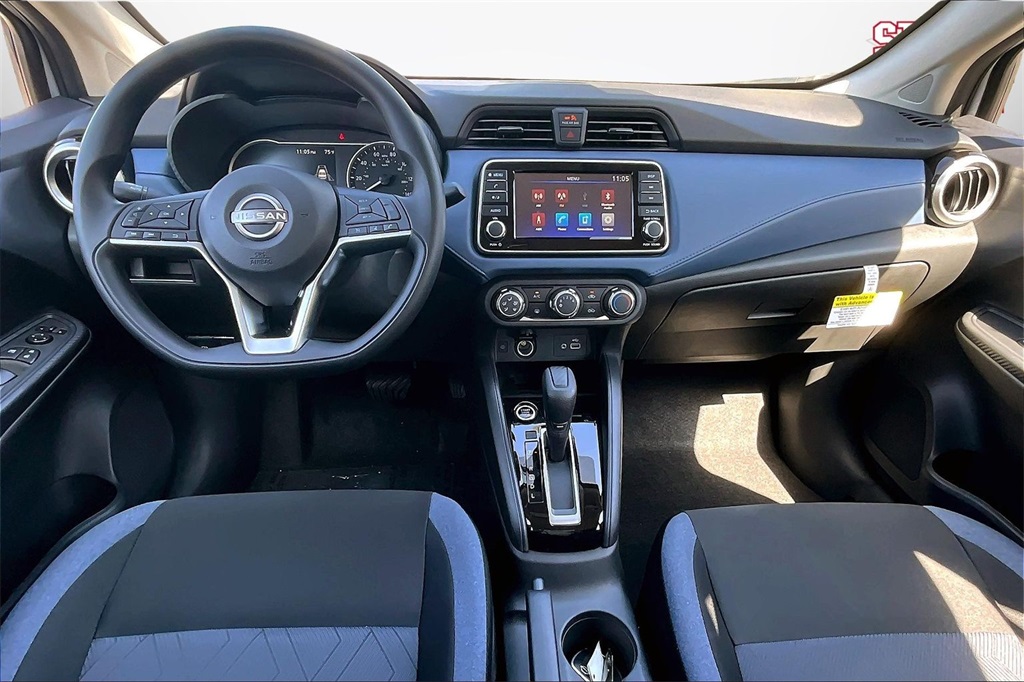 2025 Nissan Versa 1.6 SV photo 4
