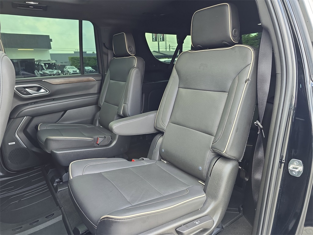 2021 Chevrolet Suburban Premier photo 14