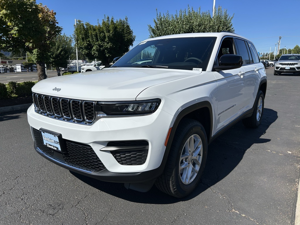 2025 Jeep Grand Cherokee Laredo X photo 4