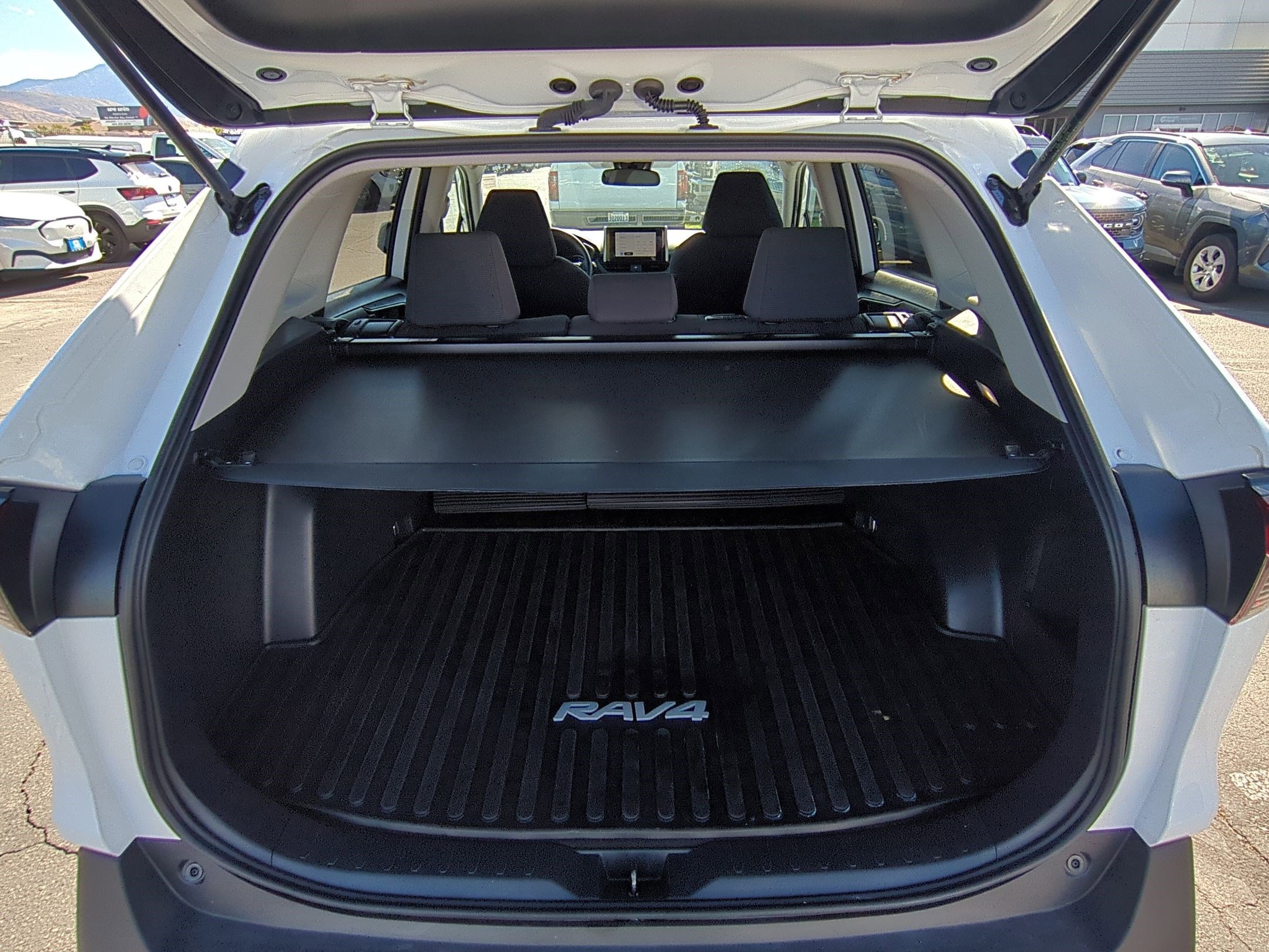 2024 Toyota RAV4 Hybrid LE photo 25