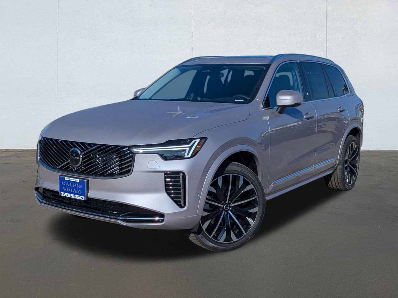 2026 Volvo XC90 Plus's photo