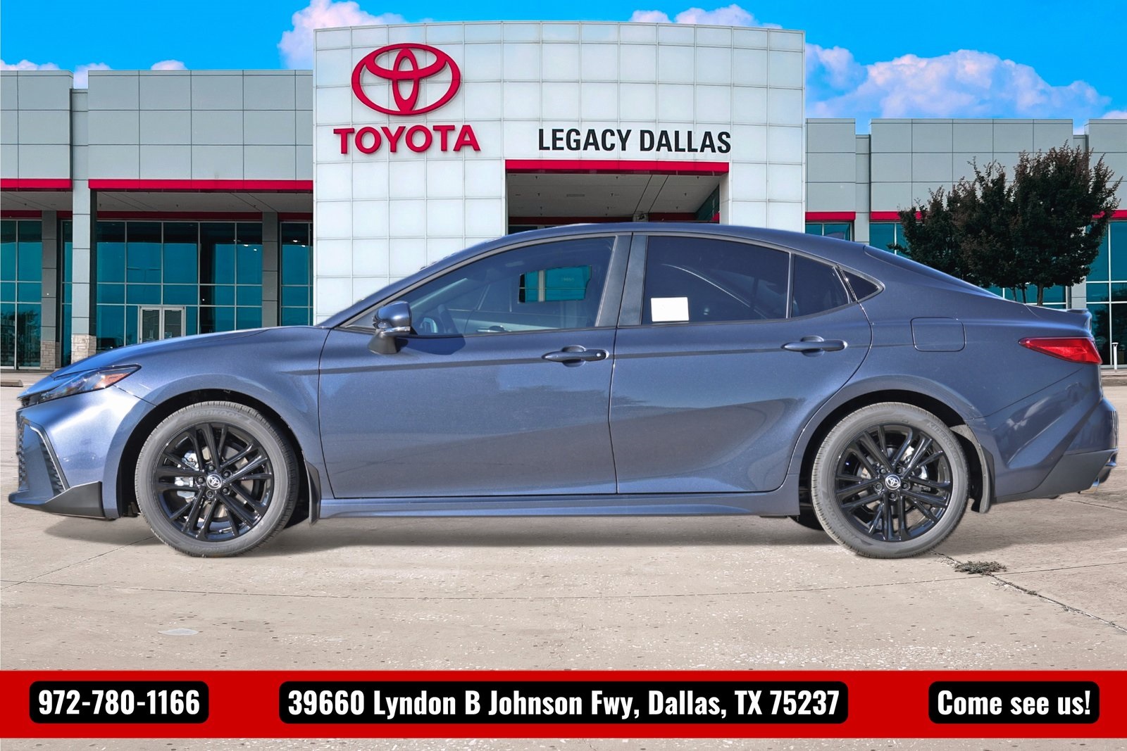 2026 Toyota Camry SE photo 4