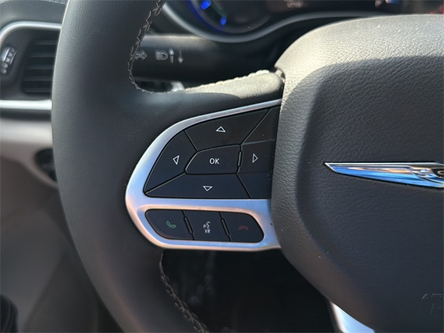2024 Chrysler Pacifica Hybrid photo 18