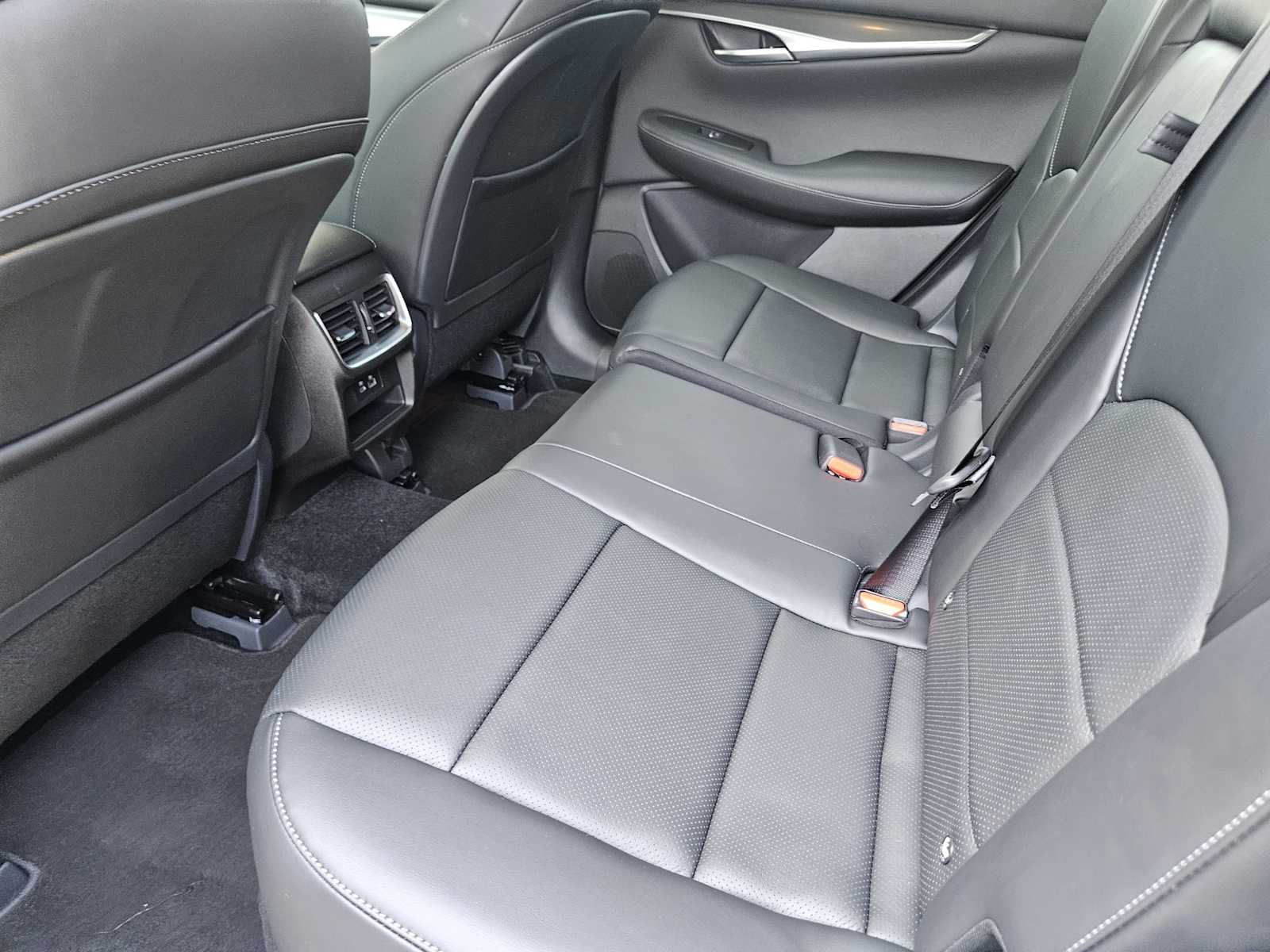 2025 Infiniti QX50 Luxe AWD photo 21