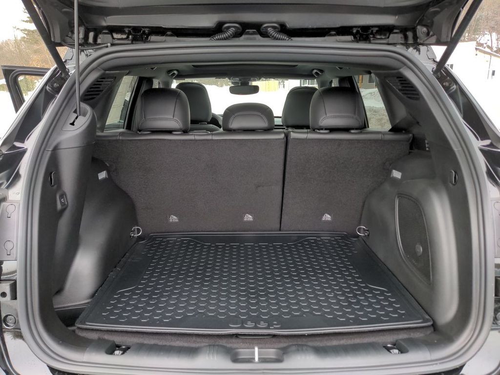 2025 Jeep Compass Limited photo 8