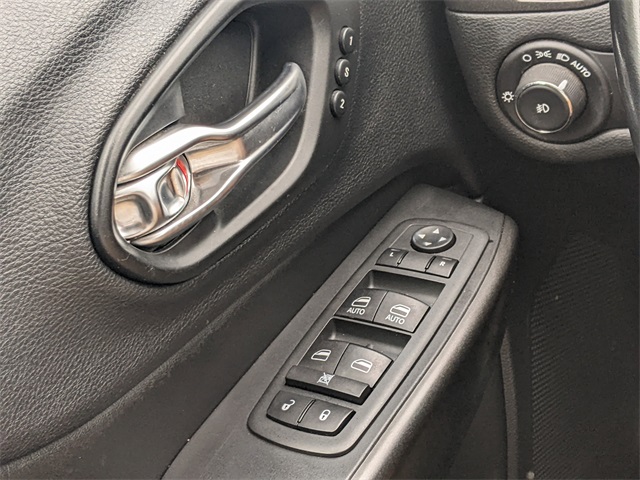 2020 Jeep Cherokee Trailhawk photo 19