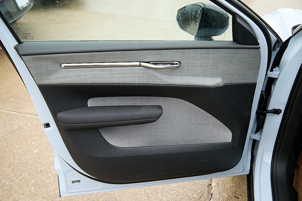 2026 VOLVO EX30 - Image 8