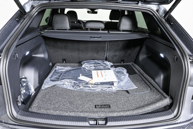 2025 Volkswagen Atlas Cross Sport SEL R-Line photo 31