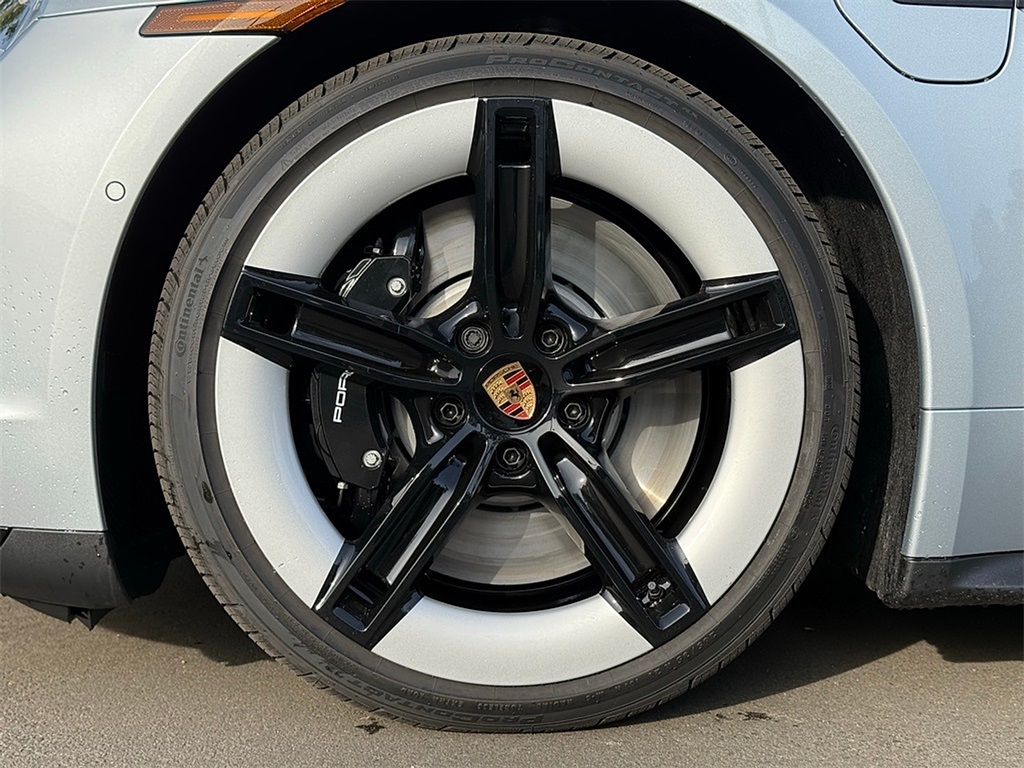 2025 Porsche Taycan 4S photo 11