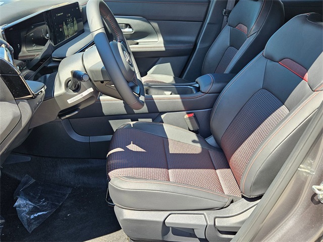 2025 Nissan Kicks SR photo 6