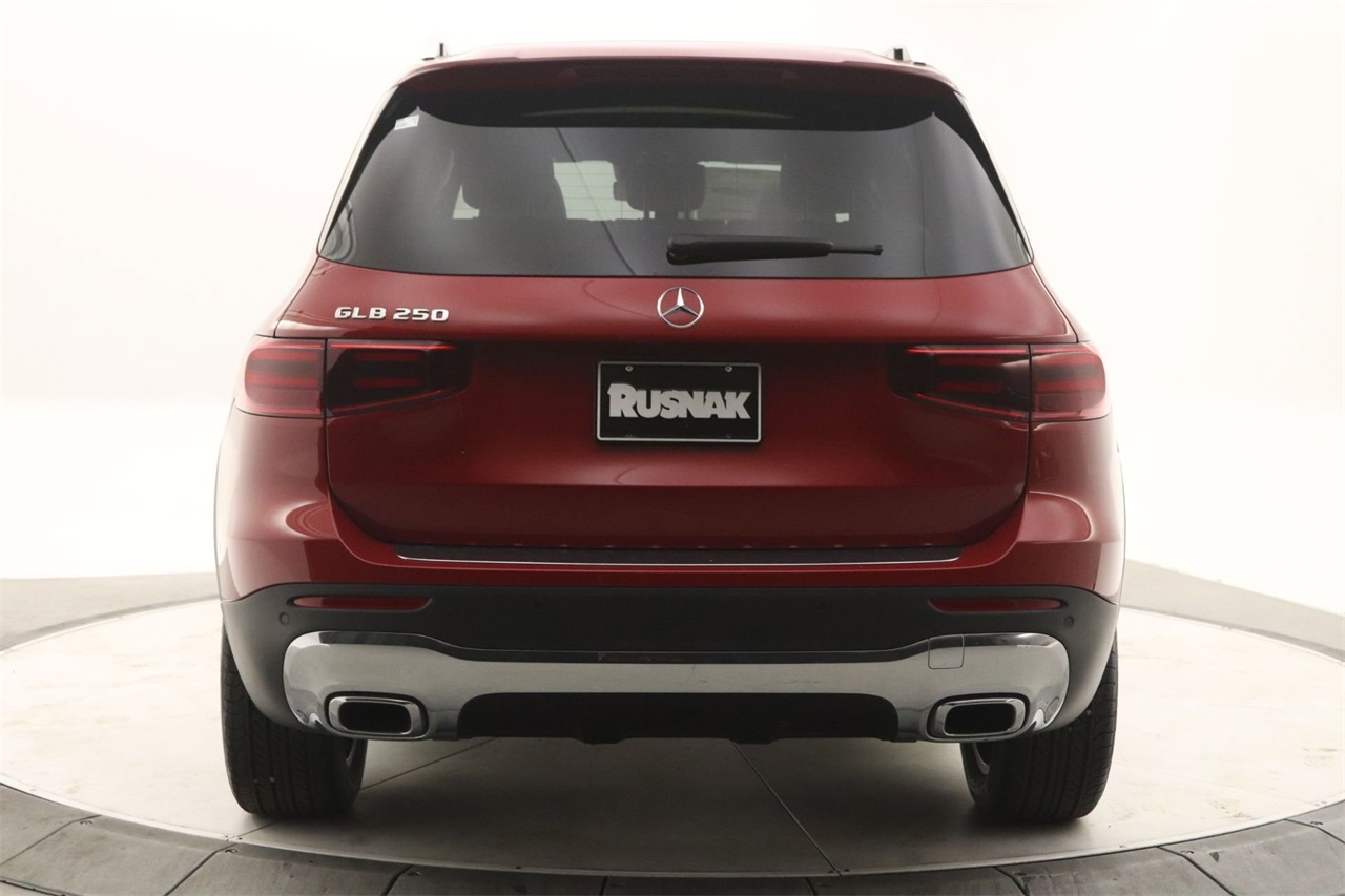 2025 Mercedes Benz GLB 250 photo 3