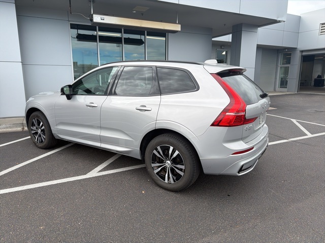 2025 Volvo XC60 B5 Core photo 4