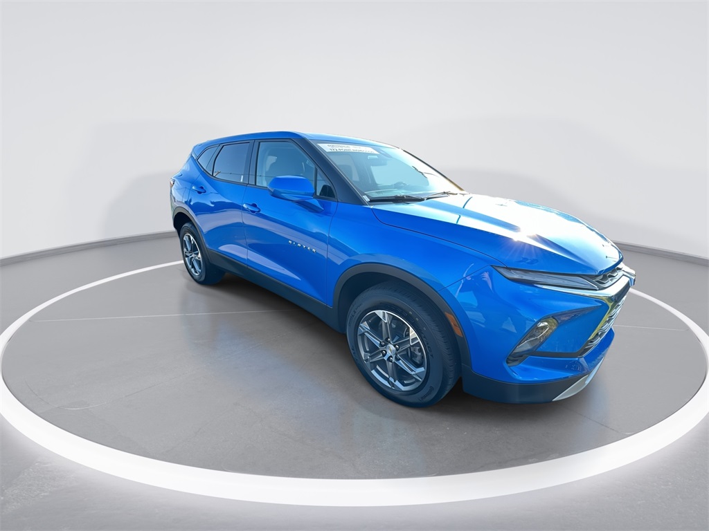 2024 Chevrolet Blazer 2LT photo 2