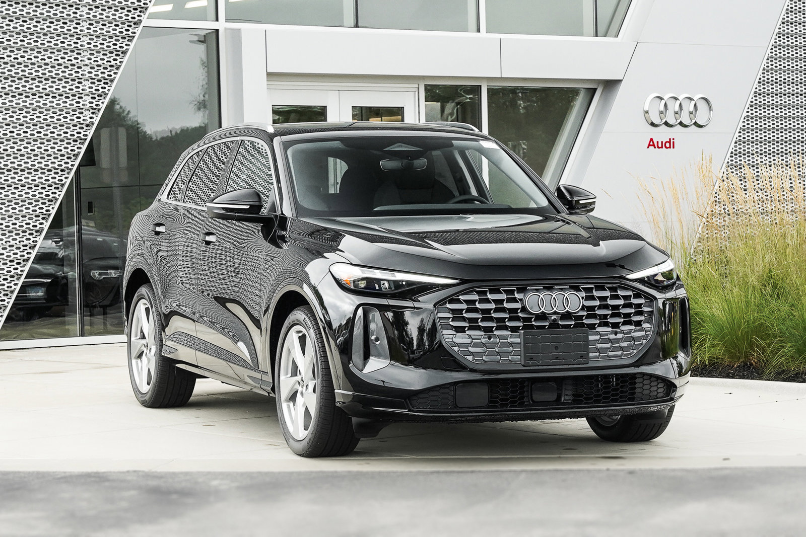 2025 Audi Q5 Premium Prestige photo 2