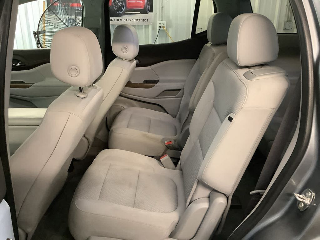 2022 Gmc Acadia SLE photo 27