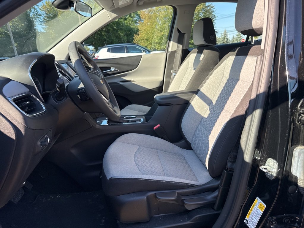 2023 Chevrolet Equinox LS photo 2