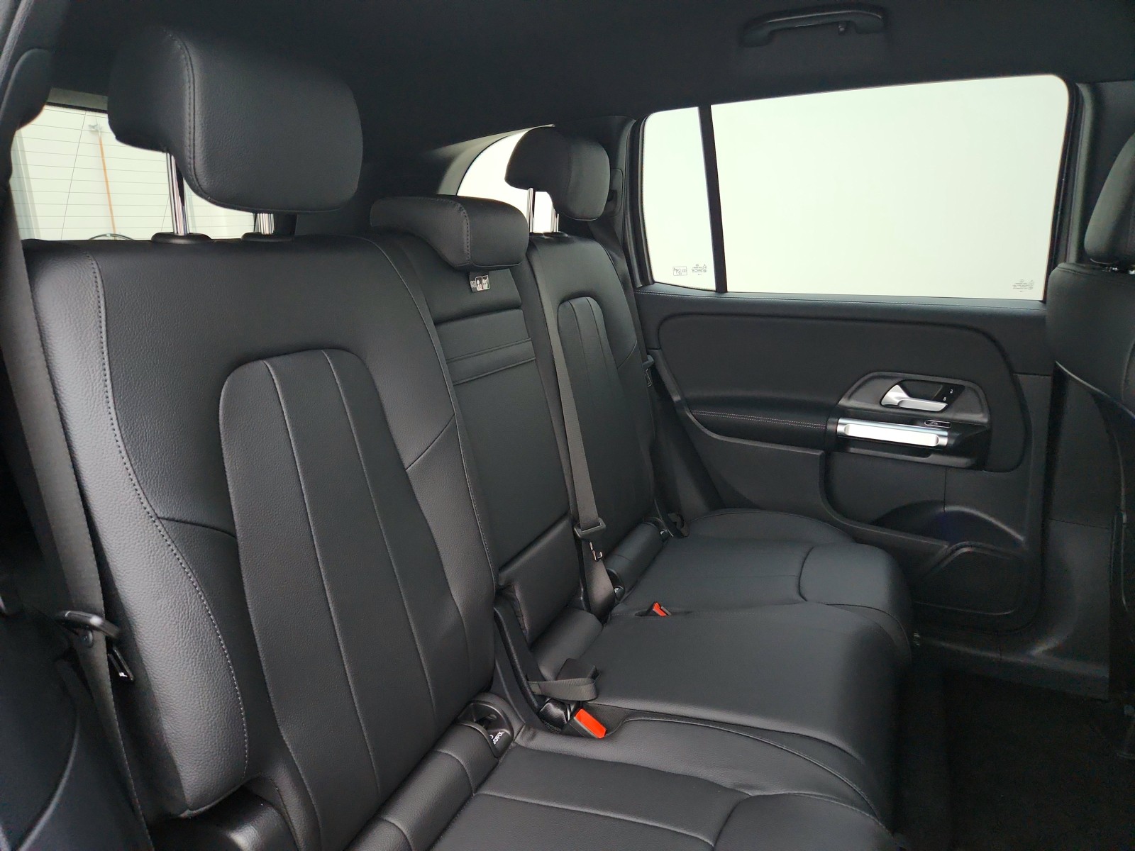 2025 Mercedes Benz GLB 250 photo 38