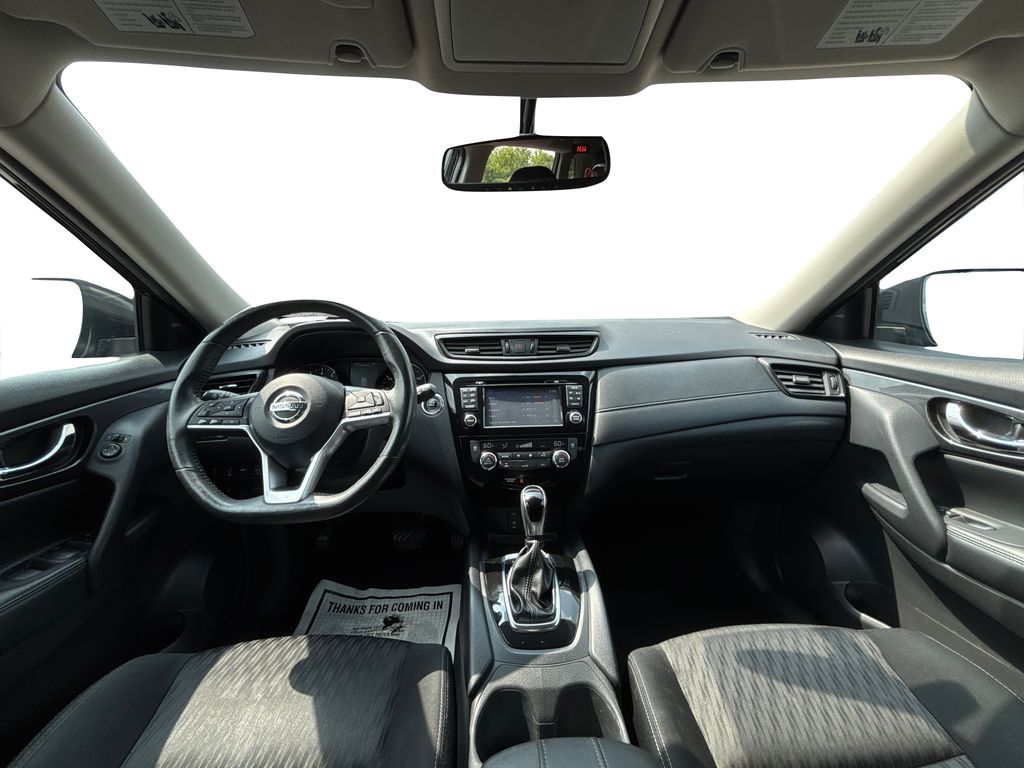 2017 Nissan Rogue SV photo 16