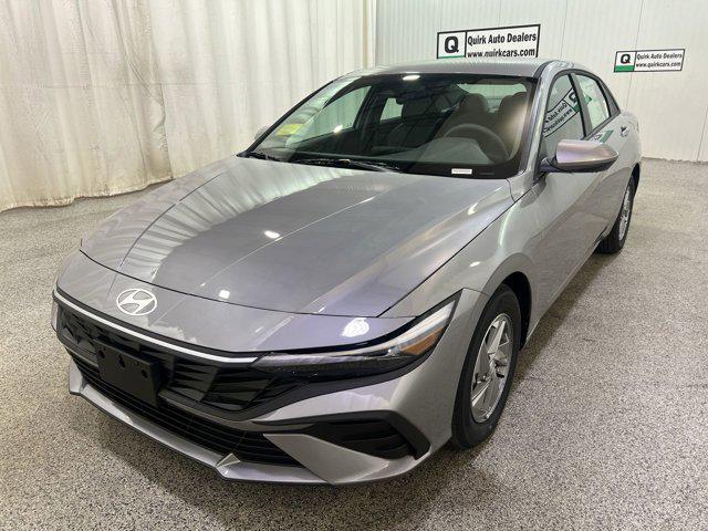 2025 Hyundai Elantra SE photo 3