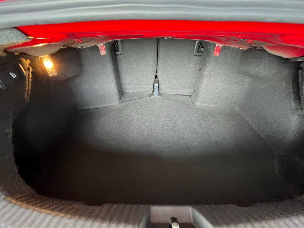 2018 Volkswagen Beetle S photo 21