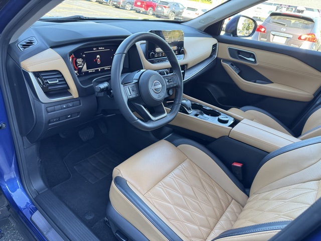 2023 Nissan Rogue Platinum photo 12