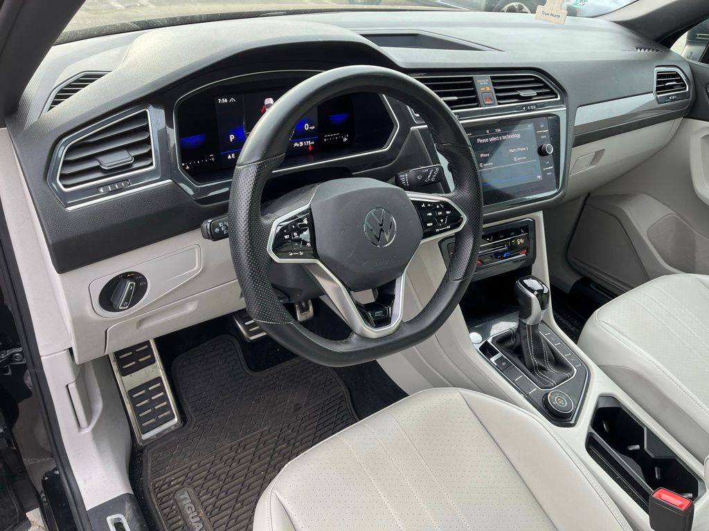 2022 Volkswagen Tiguan SE R-Line Black photo 2