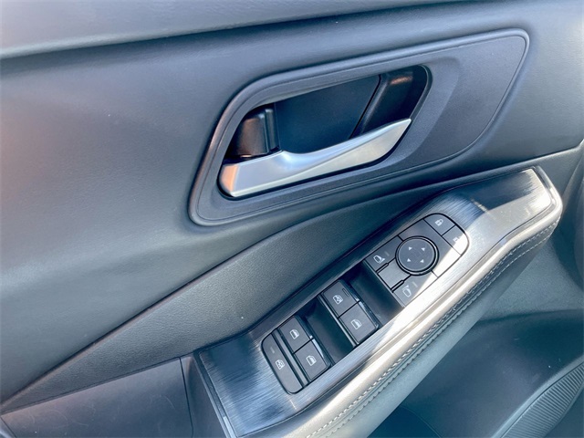 2024 Nissan Rogue SV photo 3