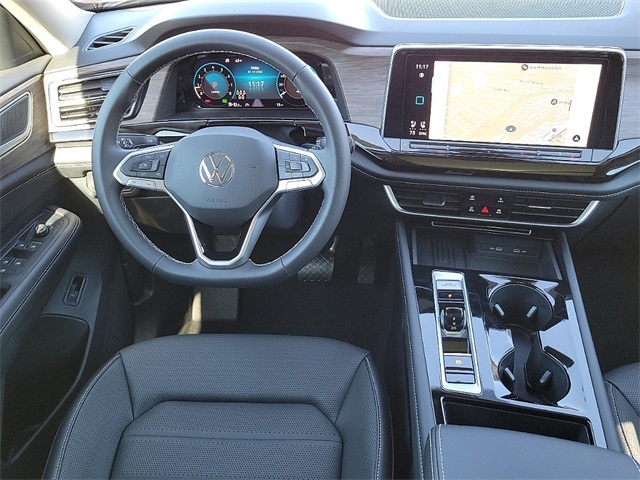 2025 Volkswagen Atlas SEL photo 2