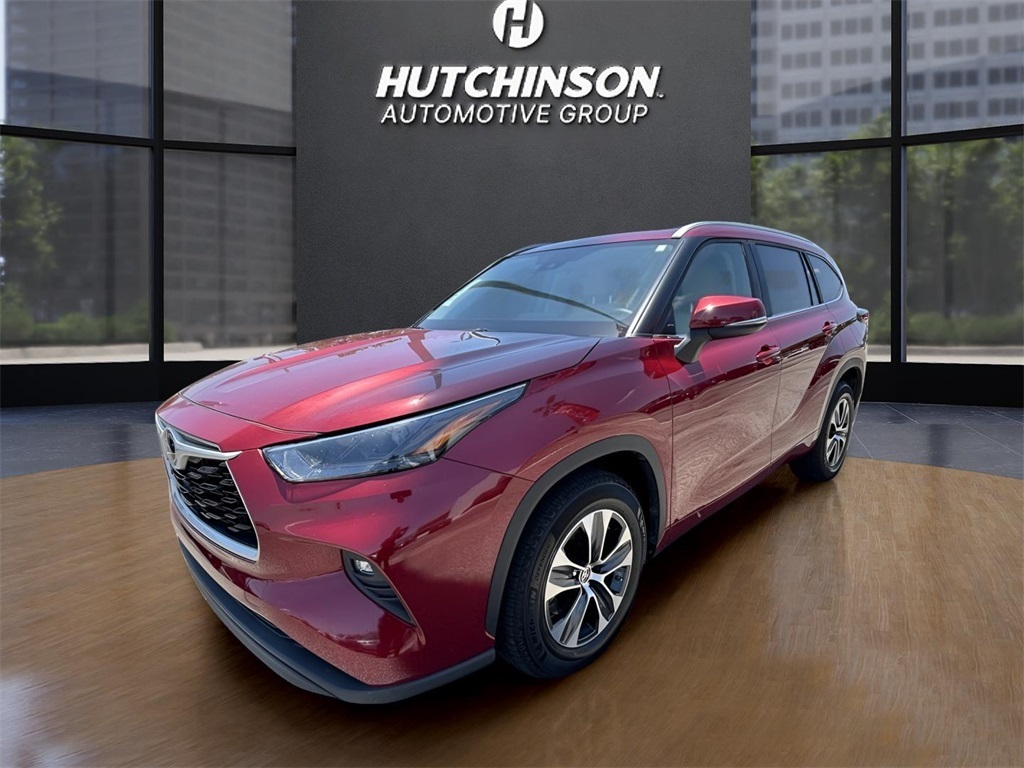 2023 Toyota Highlander XLE photo 3