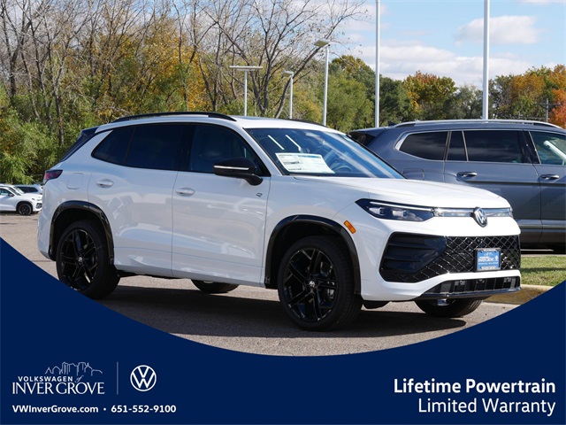 2025 Volkswagen Tiguan SE R-LINE BLACK's photo